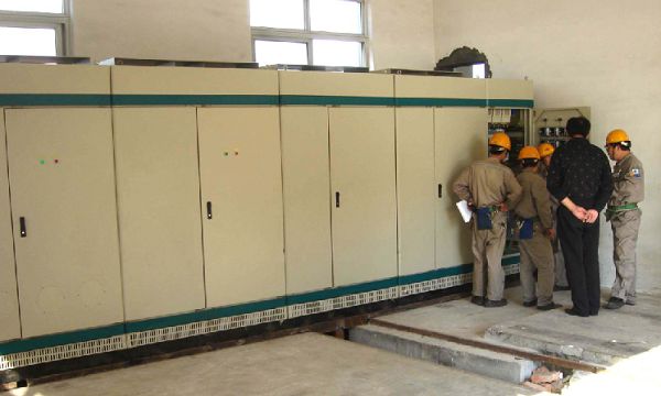 萬邦永躍兩臺1200KVA岸電電源現場調試2.jpg 萬邦永躍兩臺1200KVA岸電電源現場調試2.jpg